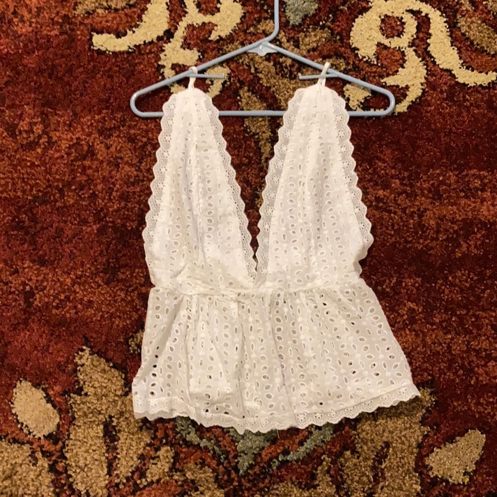 UEC White eyelet top size M